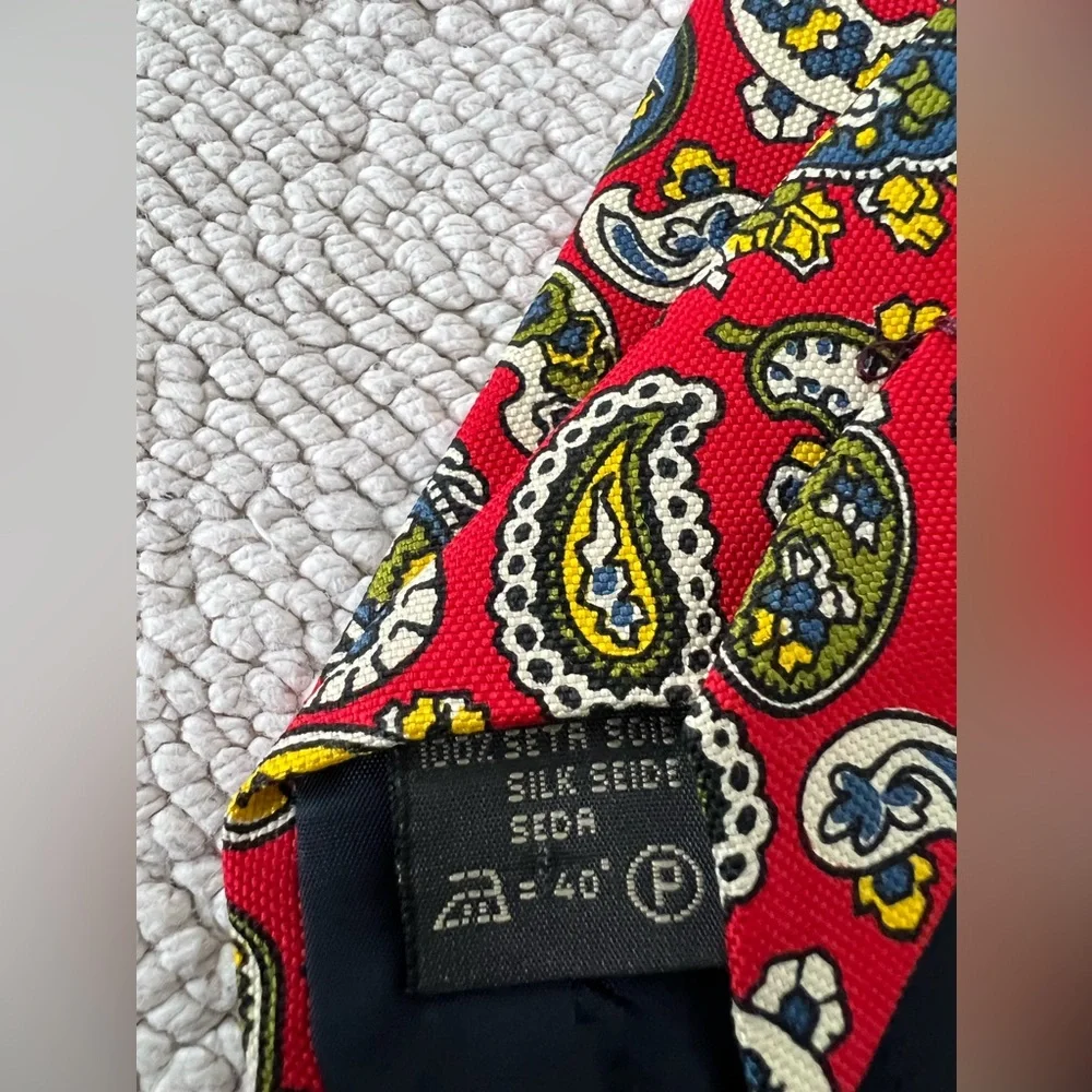 Ermenegildo Zegna Red Paisley Tie | 100% Silk | Red/Blue | Made in Italy